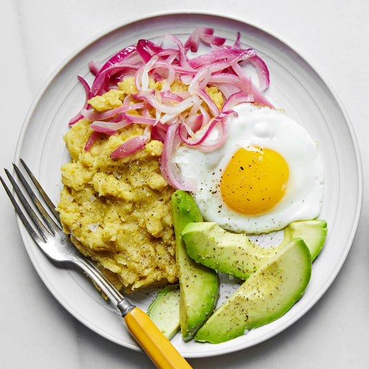 MASHED PLANTAINS WITH FRIED EGGS